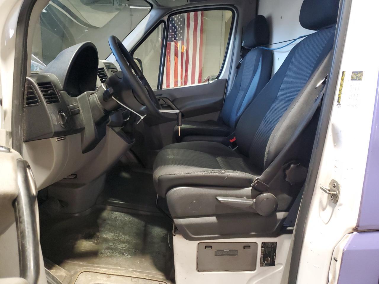2012 Mercedes-Benz Sprinter 2500 Refrigerated Van - Фото 7