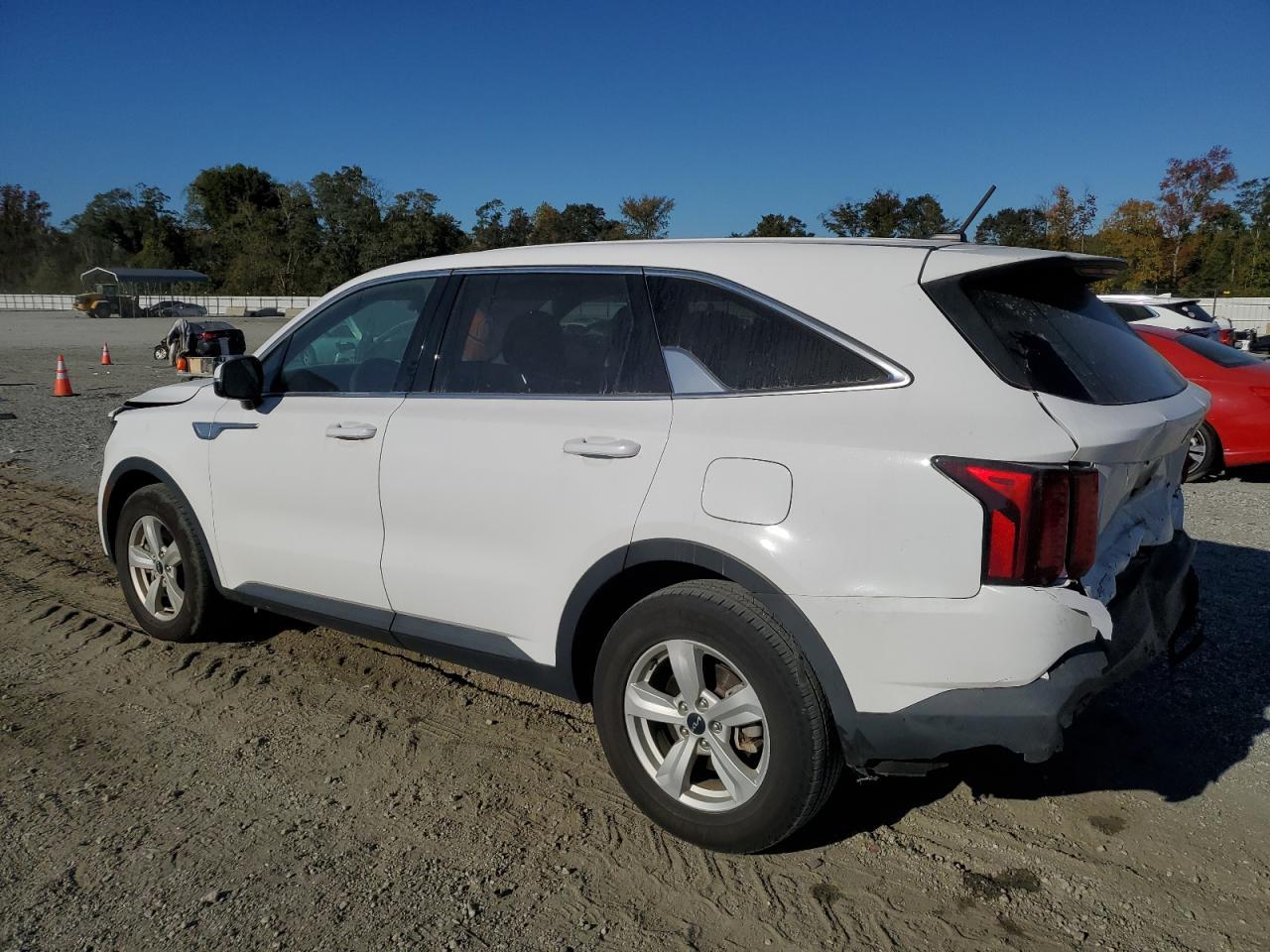 2023 Kia Sorento Lx - Image 2
