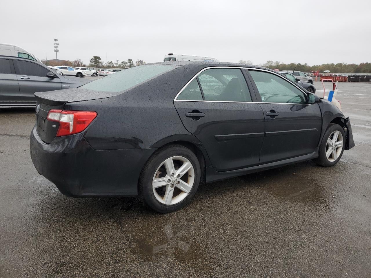 2014 Toyota Camry L - Фото 3