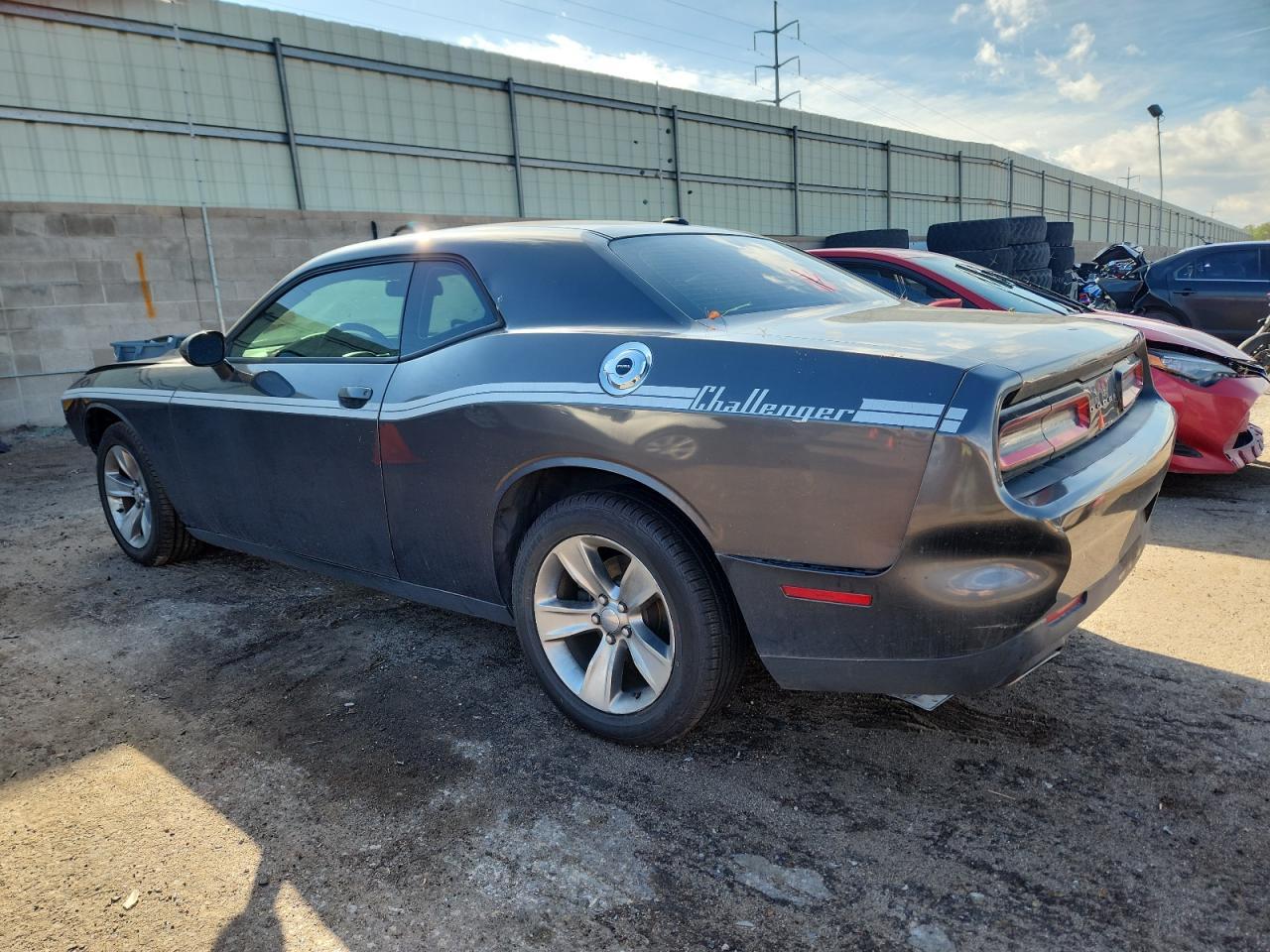 2016 Dodge Challenger Sxt - Фото 2