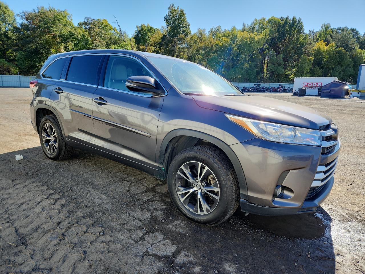 2017 Toyota Highlander Le - Фото 4