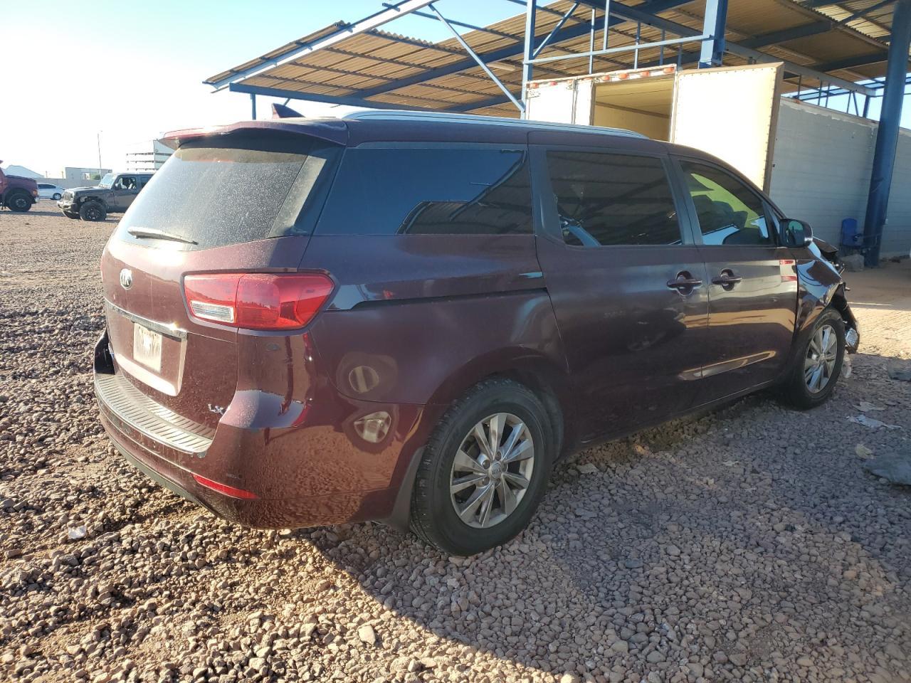 2017 Kia Sedona Lx - Image 3