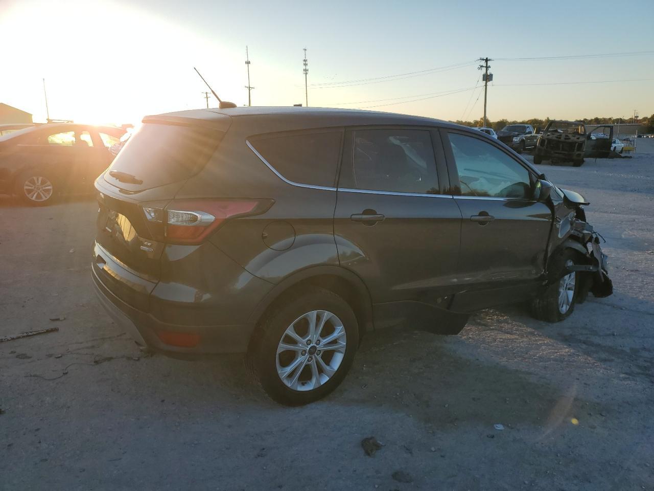 2017 Ford Escape Se - Фото 3