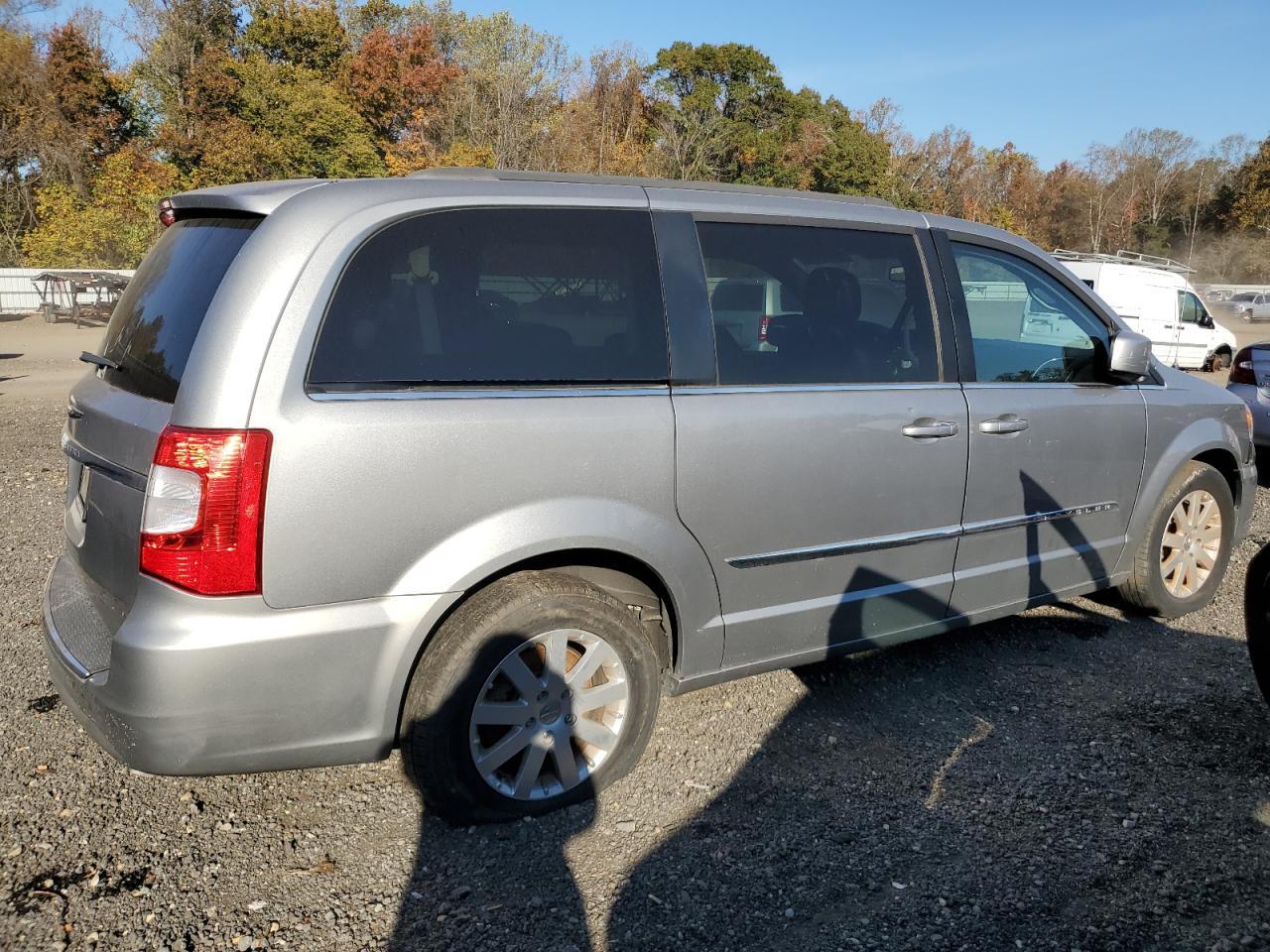 2016 Chrysler Town & Country Touring - Фото 3