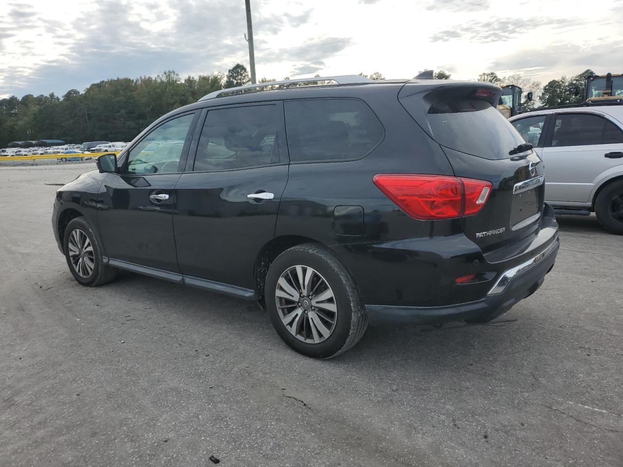 2020 Nissan Pathfinder Sl - Image 2