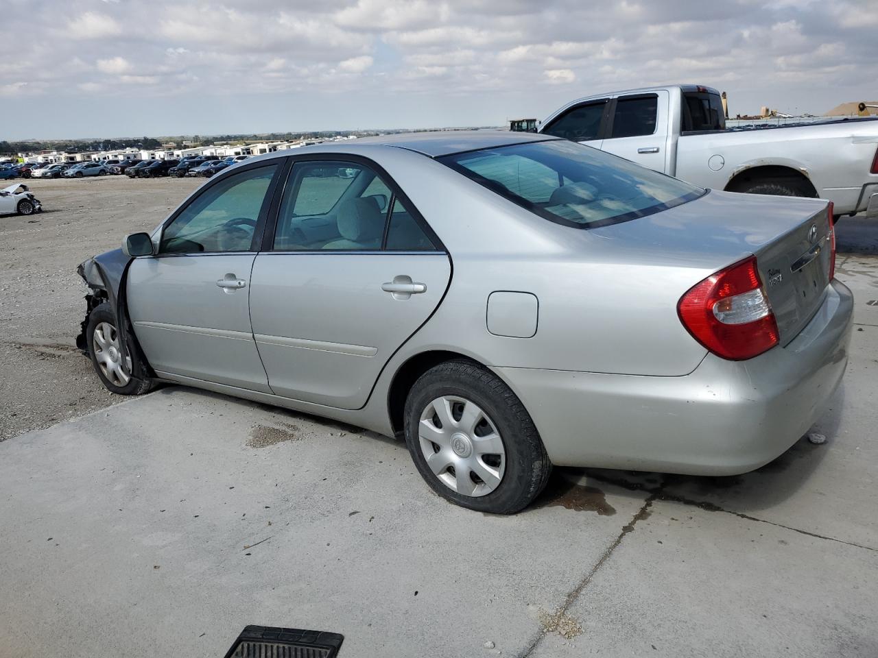 2004 Toyota Camry Le - Фото 2