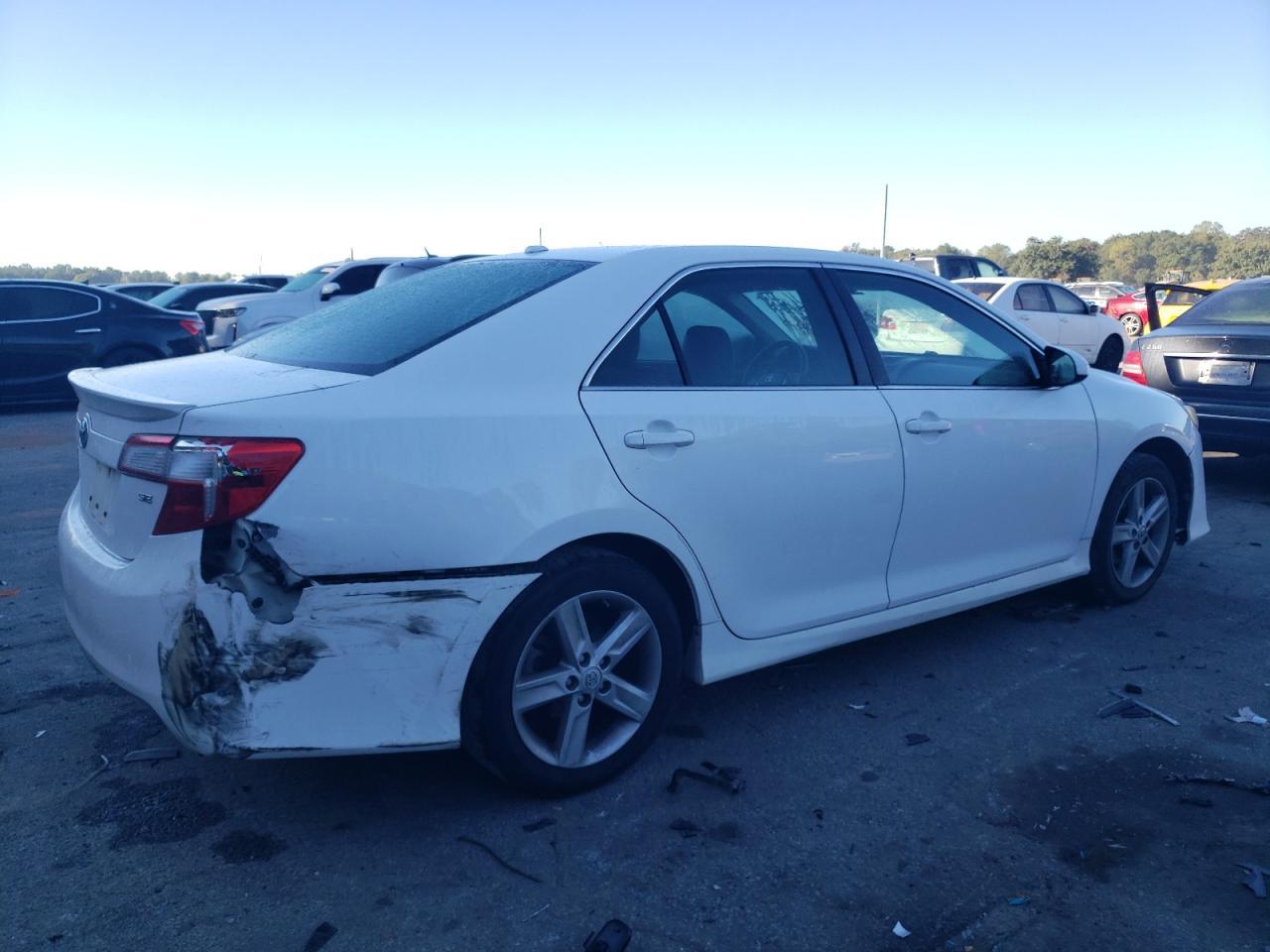 2012 Toyota Camry Base - Фото 3