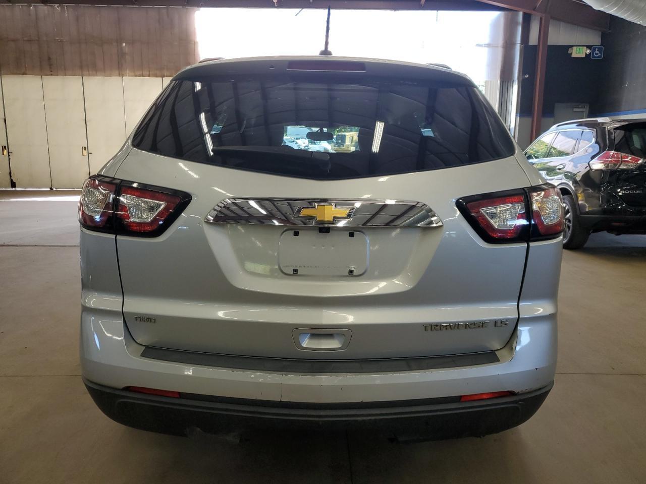 2016 Chevrolet Traverse Ls - Фото 6
