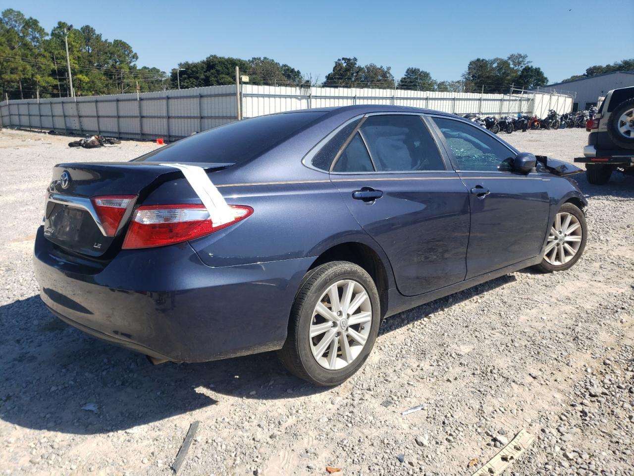 2015 Toyota Camry Le - Фото 3