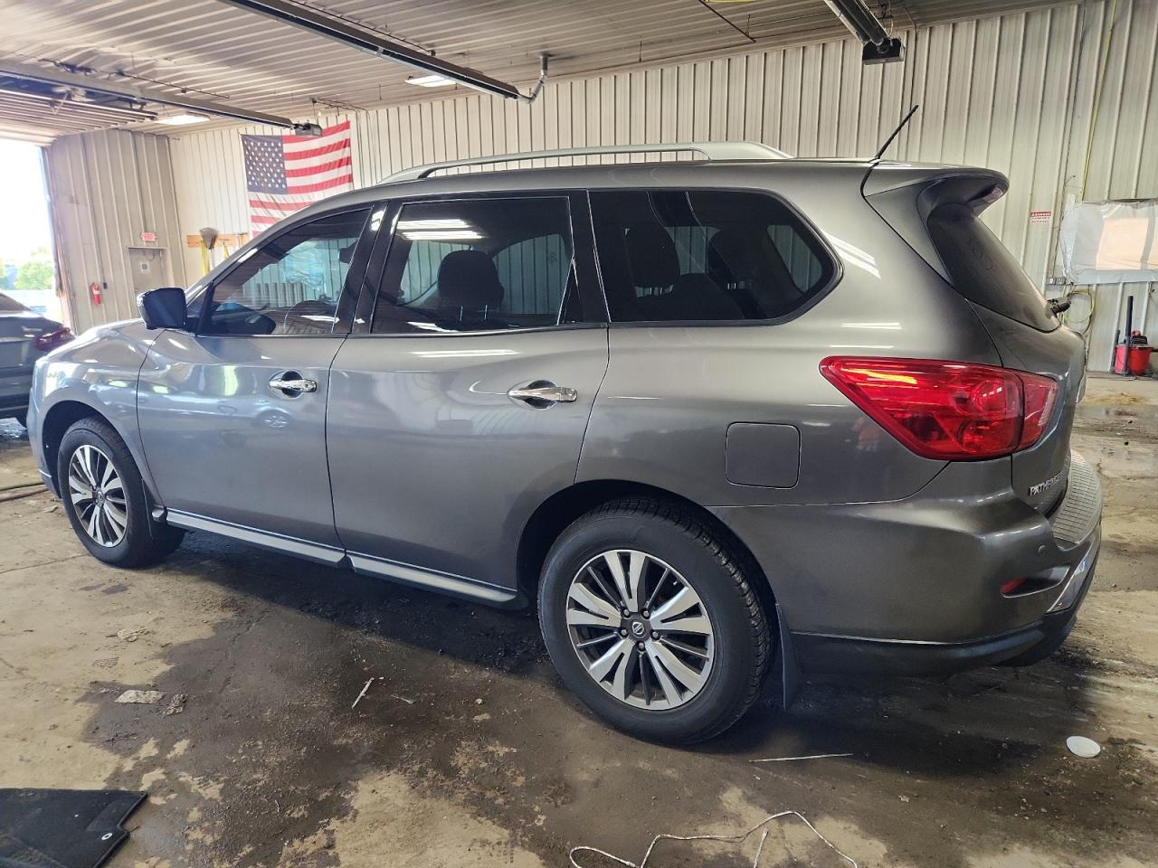 2017 Nissan Pathfinder S - Фото 2