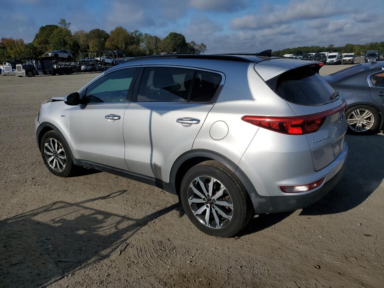 2018 Kia Sportage Ex - Image 2
