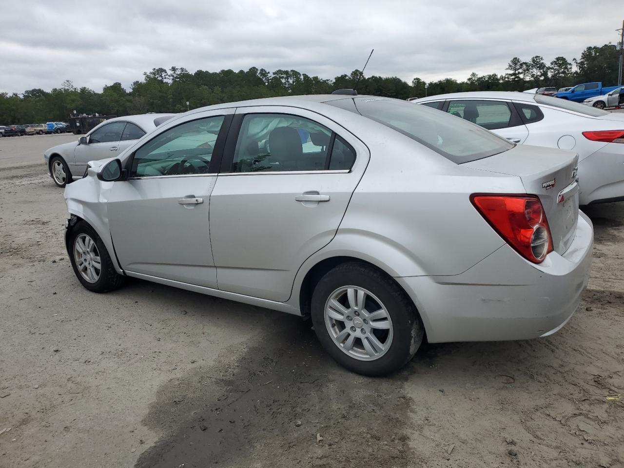 2015 Chevrolet Sonic Lt - Фото 2