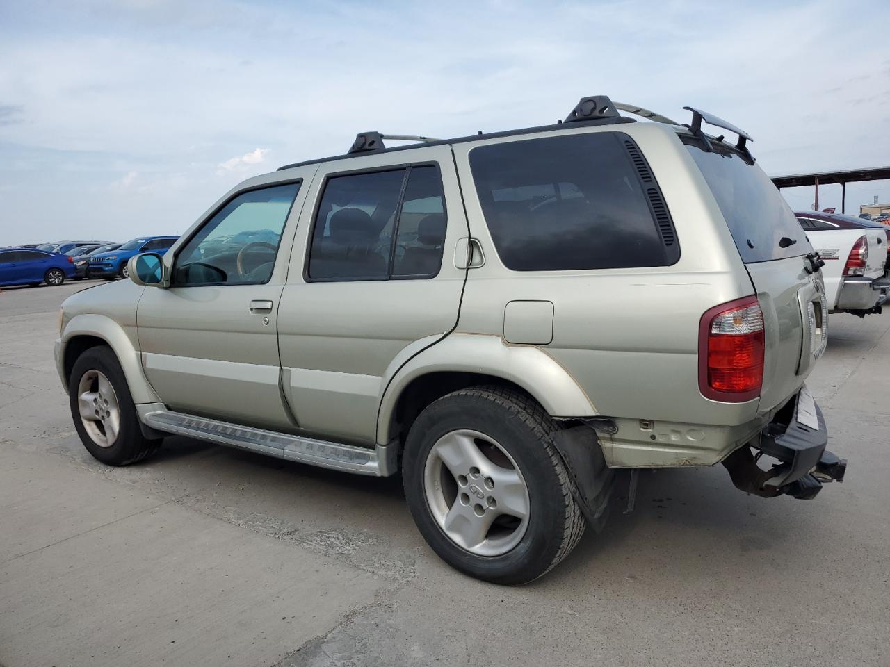 2001 Infiniti Qx4 - Image 2