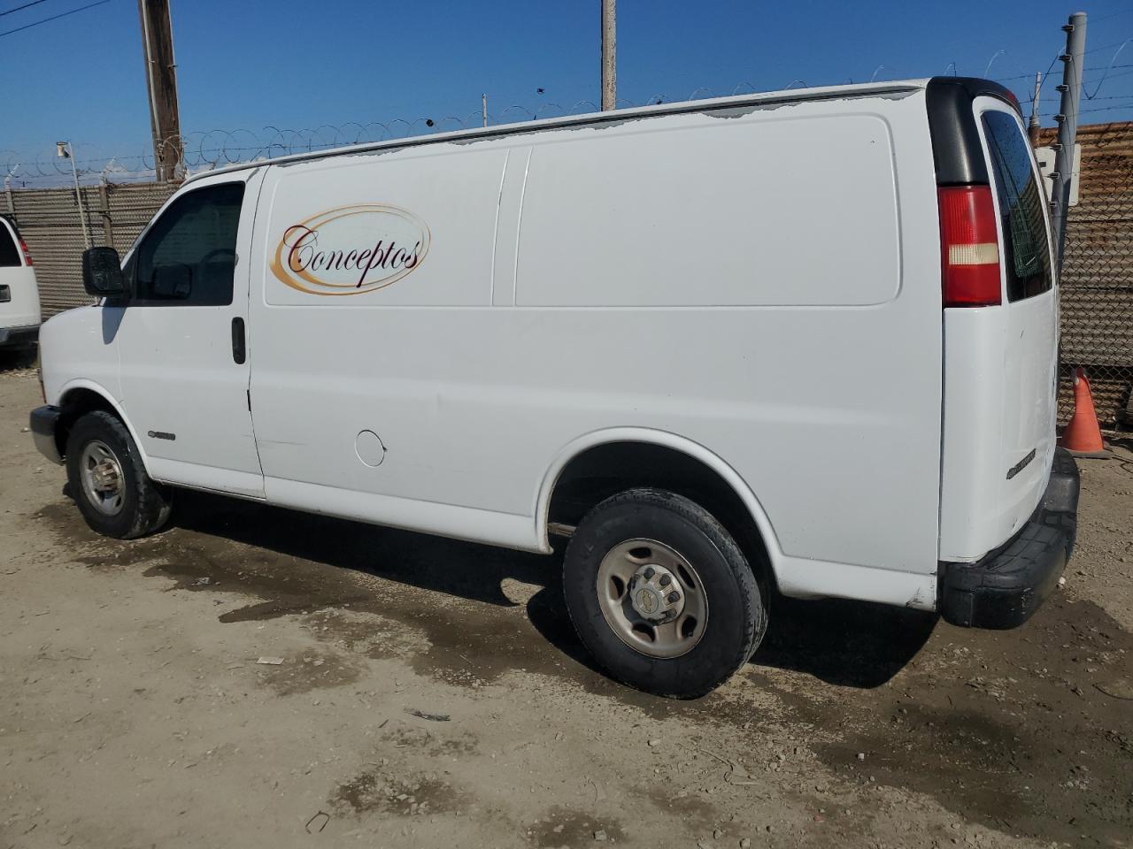 2005 Chevrolet Express 2500 Delivery Van - Фото 2