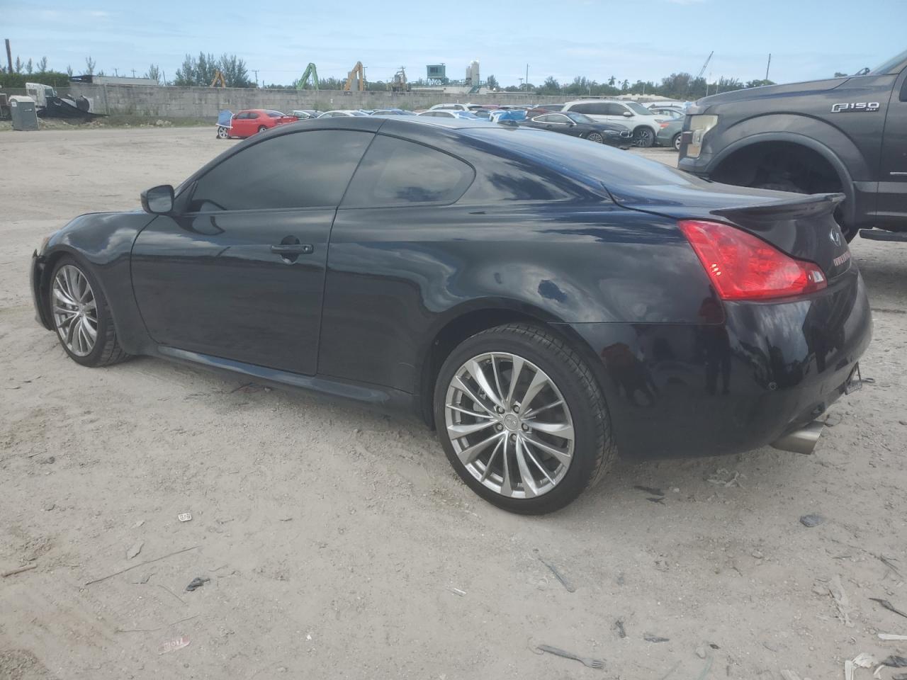 2014 Infiniti Q60 Journey - Image 2
