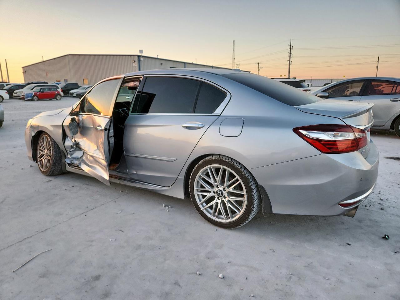 2017 Honda Accord Touring - Фото 2