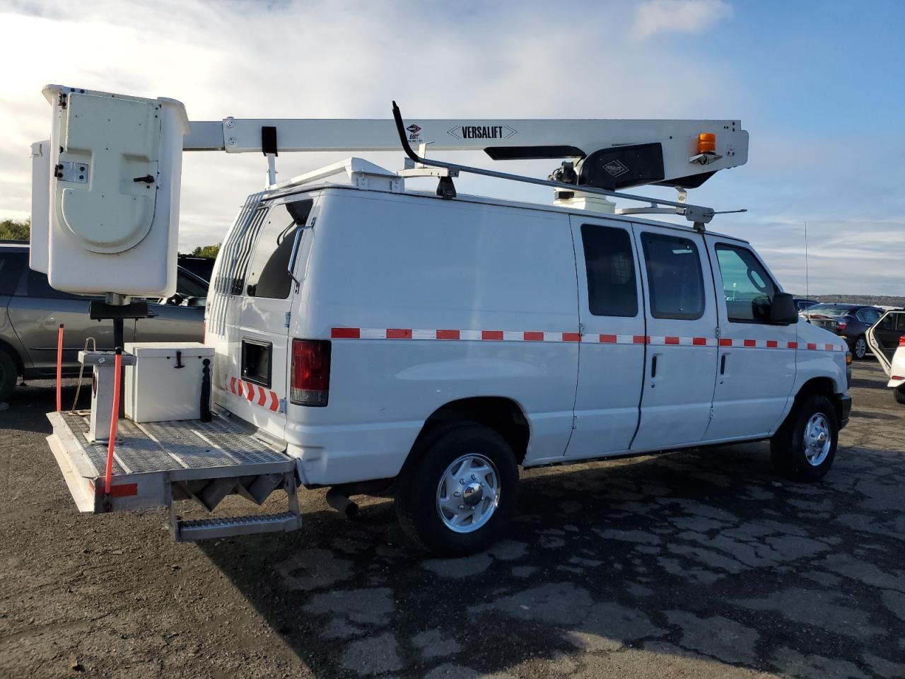 2010 Ford Econoline E350 Super Duty Van - Фото 3
