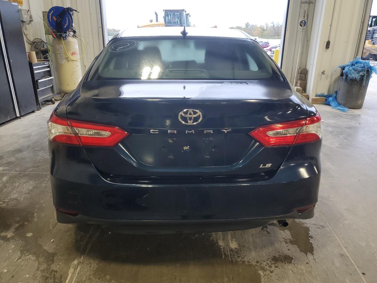 2020 Toyota Camry Le - Фото 6