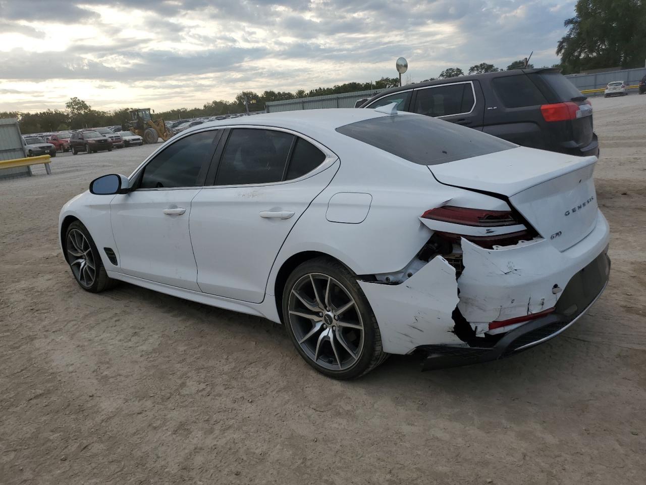 2023 Genesis G70 Base - Фото 2