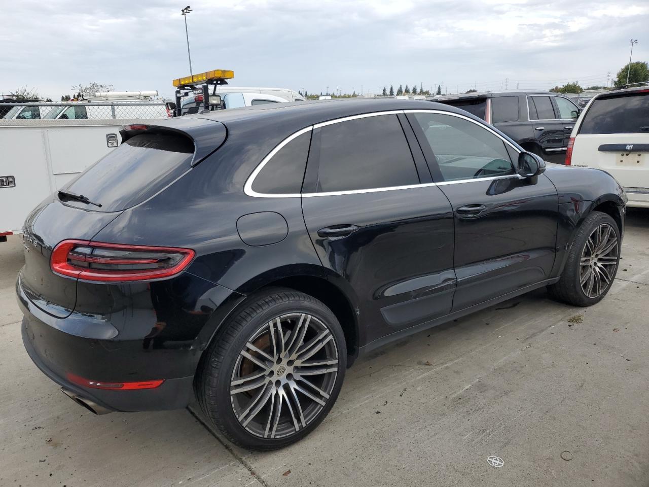 2017 Porsche Macan S - Image 3