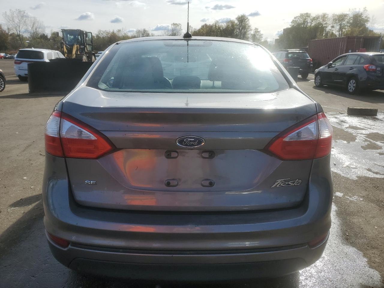 2014 Ford Fiesta Se - Фото 6