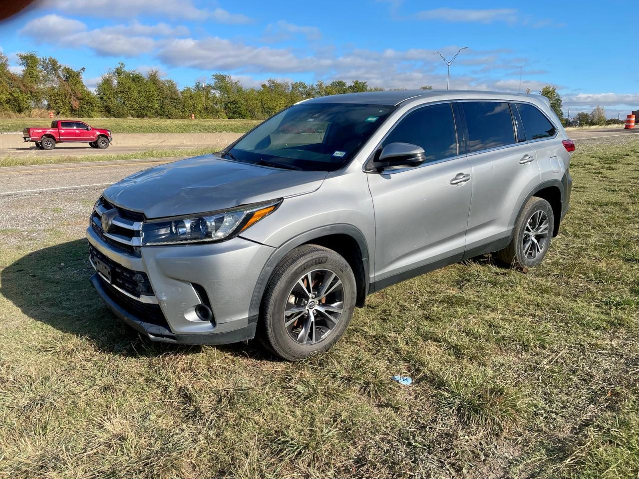 2019 Toyota Highlander Le - Фото 2
