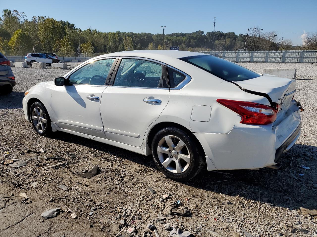 2016 Nissan Altima 2.5 - Фото 2