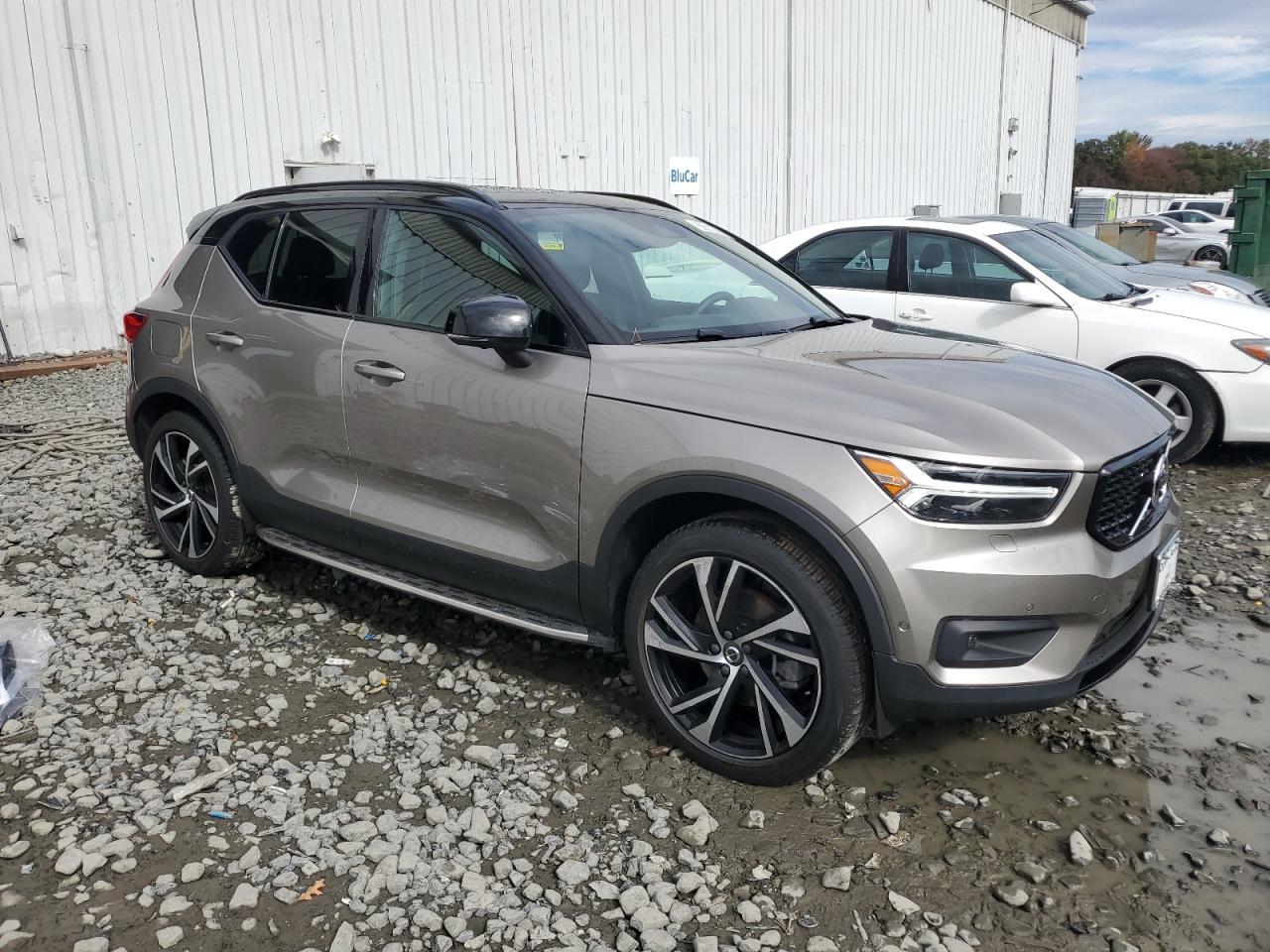 2022 Volvo Xc40 T5 R-Design - Image 4