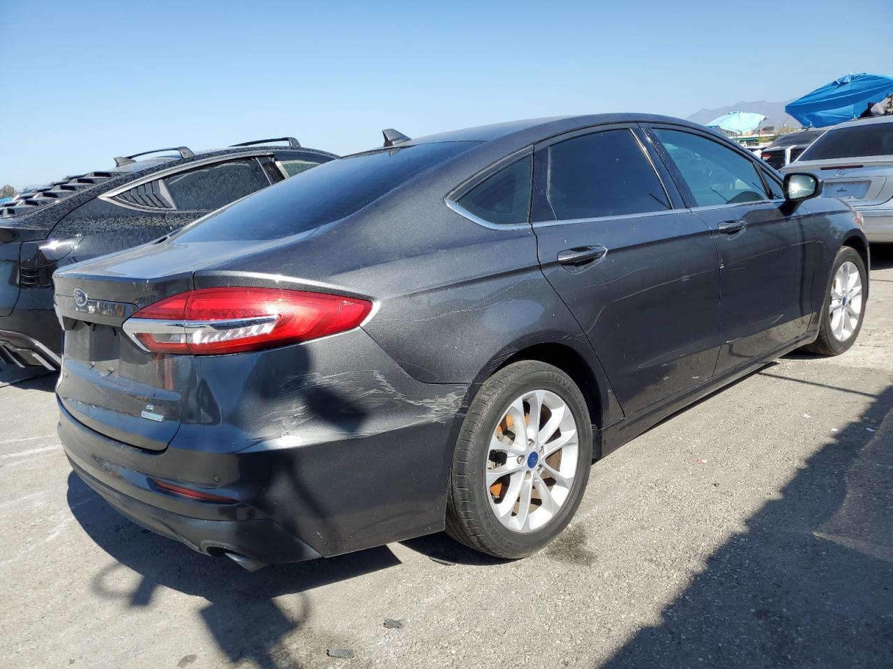 2020 Ford Fusion Se - Фото 3