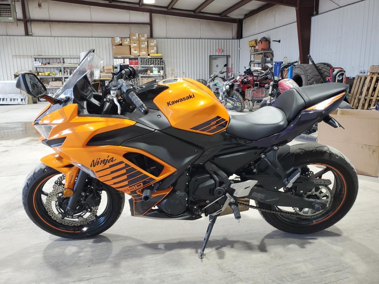 2025 Kawasaki Ex650 P - Фото 3