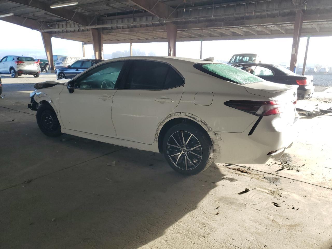 2022 Toyota Camry Se - Image 2
