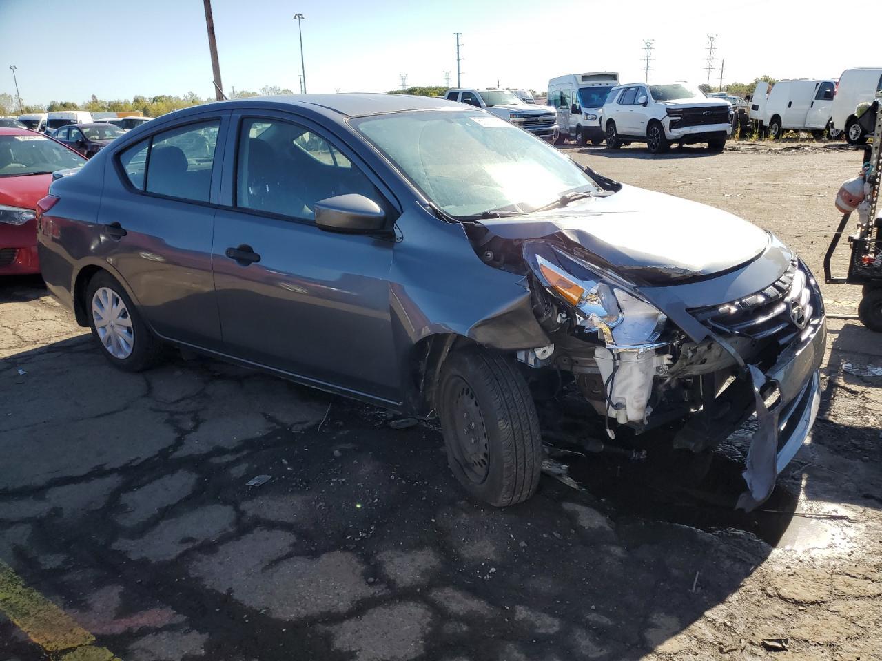 2018 Nissan Versa S - Фото 4