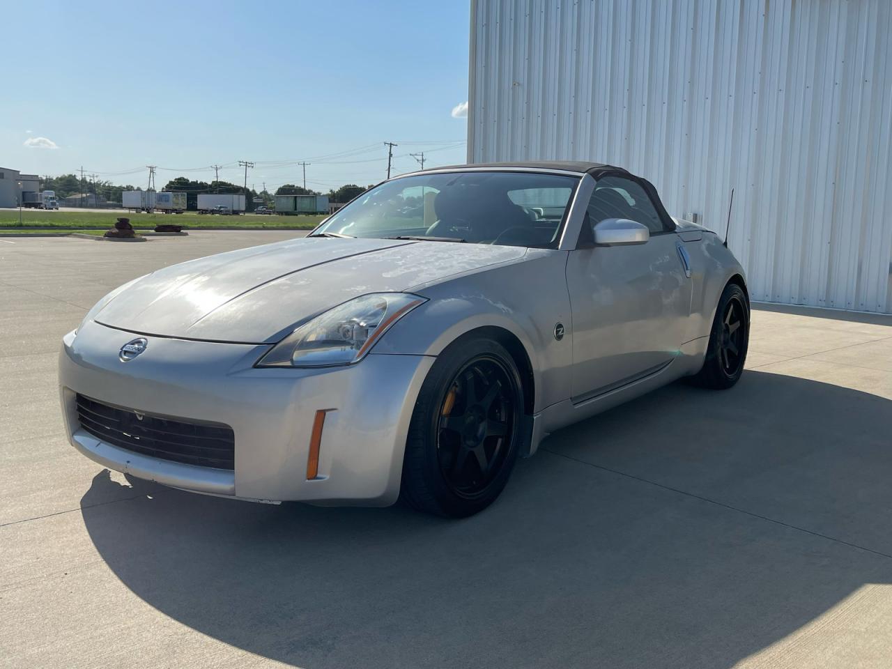 2005 Nissan 350Z Roadster - Image 2