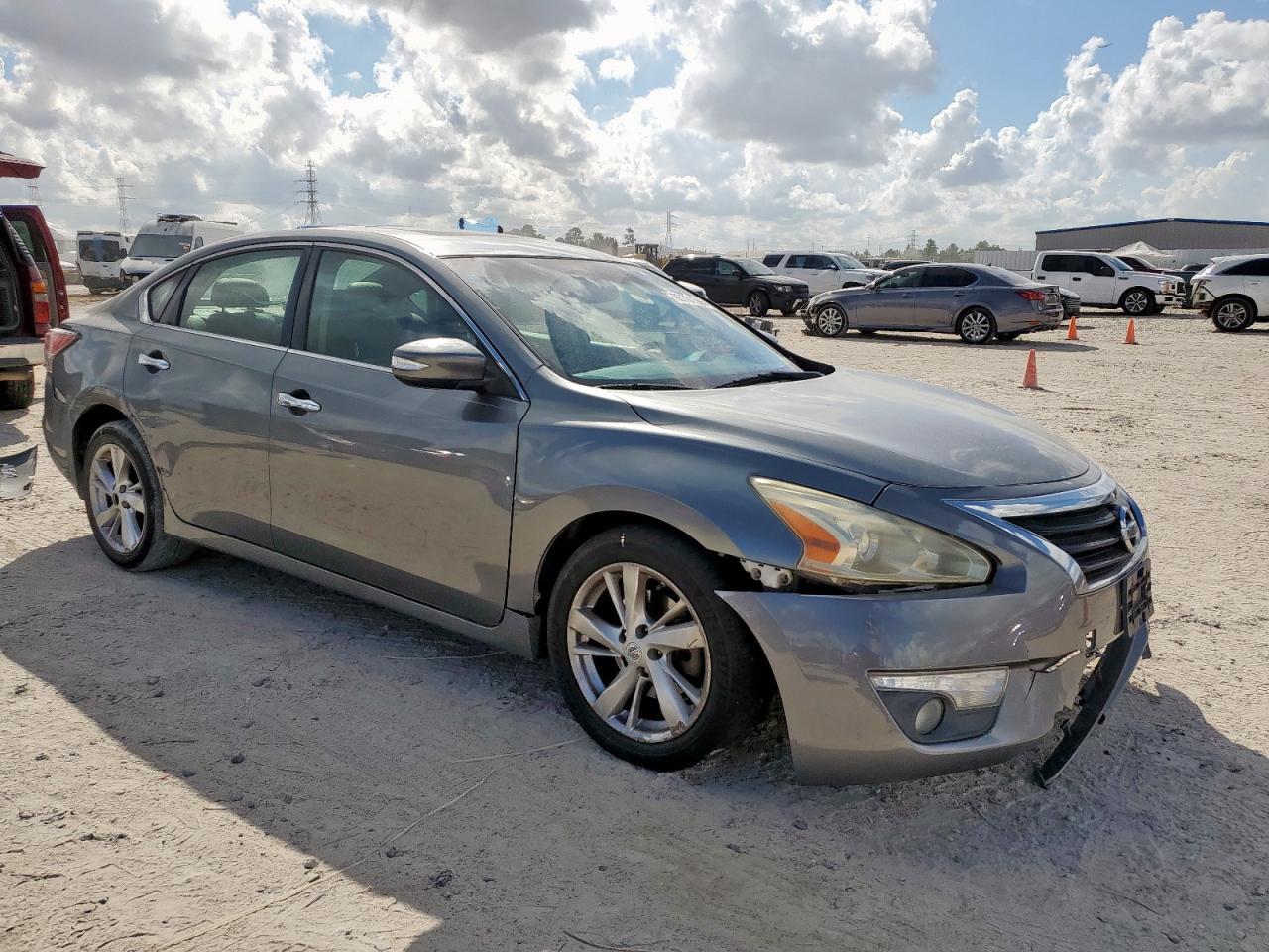 2015 Nissan Altima 2.5 - Image 4