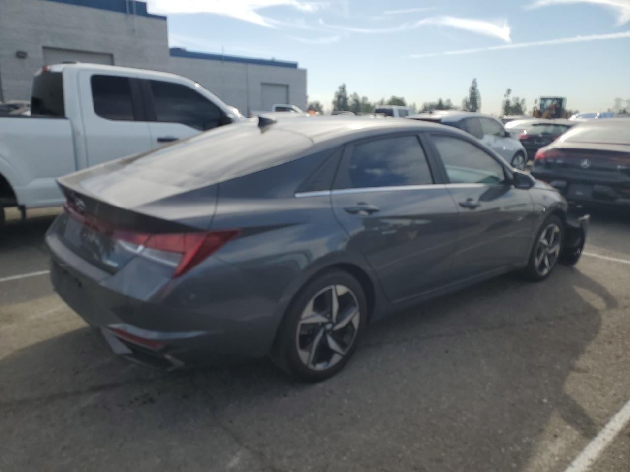 2023 Hyundai Elantra Limited - Фото 3