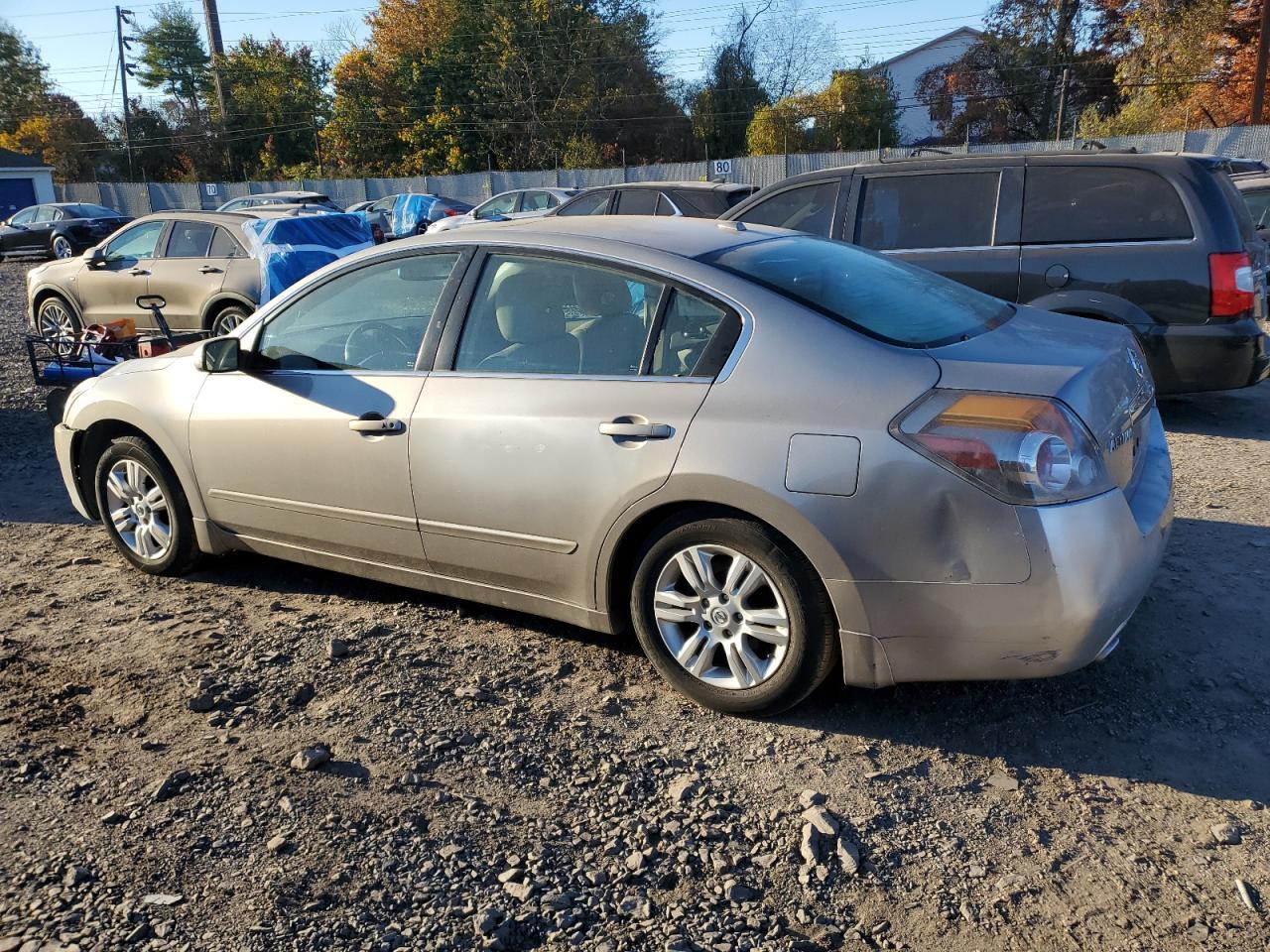 2012 Nissan Altima Base - Image 2