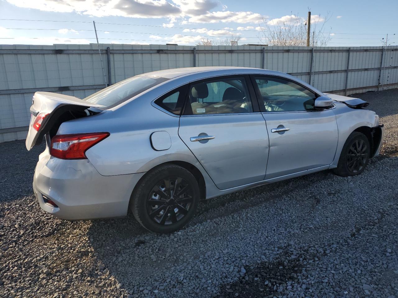 2018 Nissan Sentra S - Фото 3