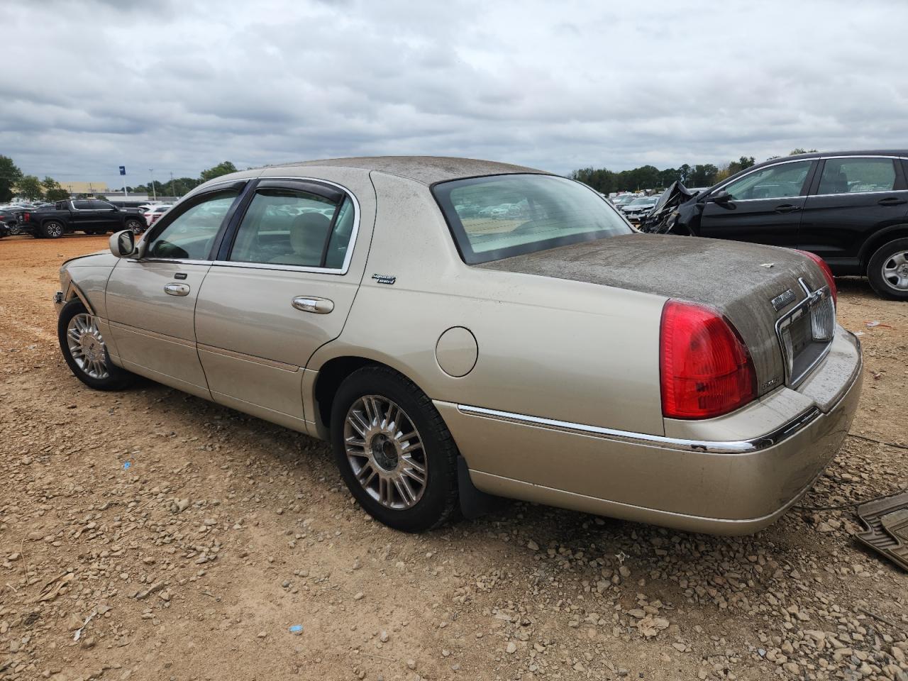 2009 Lincoln Town Car Signature Limited - Фото 2