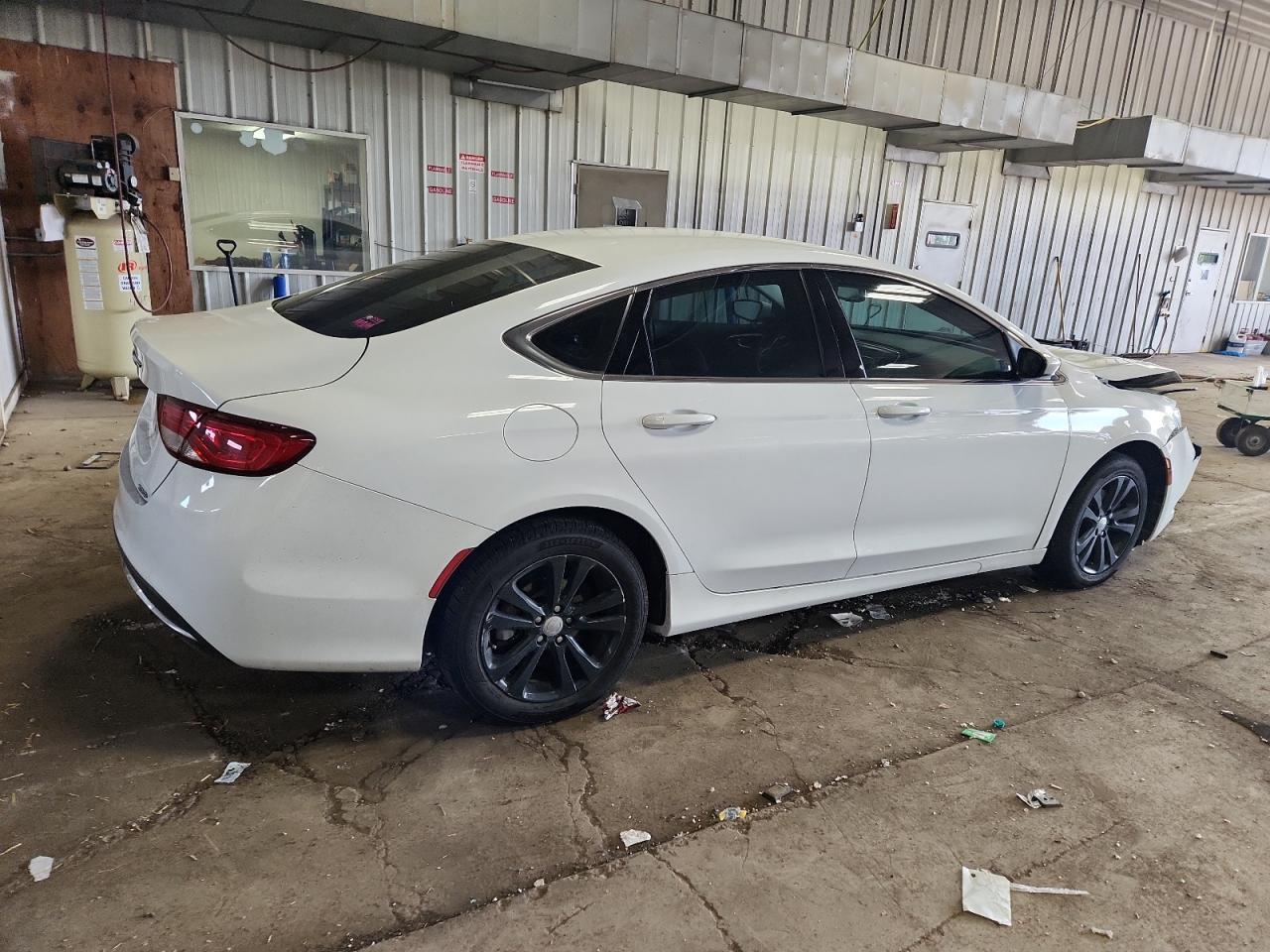 2016 Chrysler 200 Limited - Фото 3