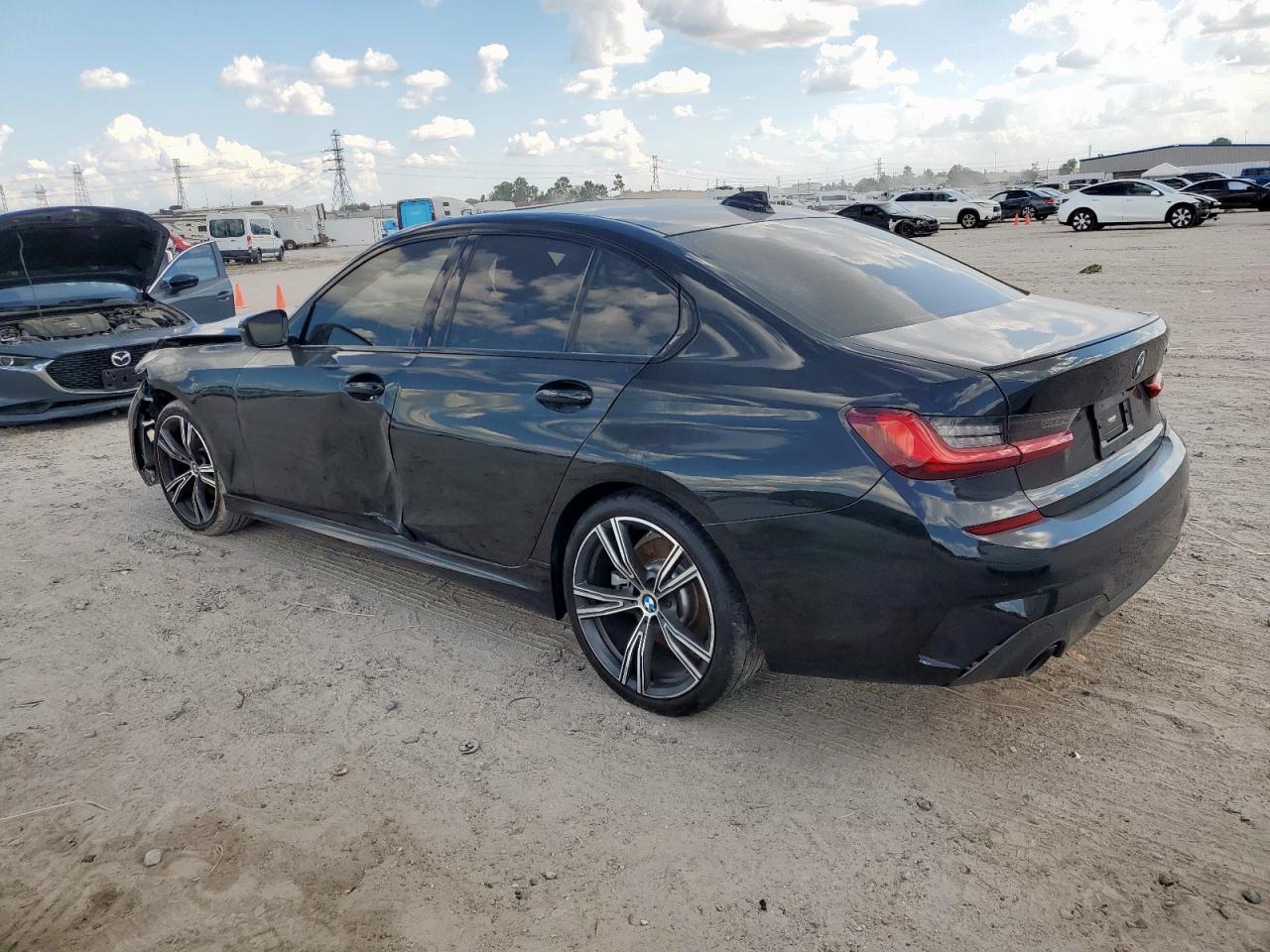 2022 BMW 330I - Фото 2