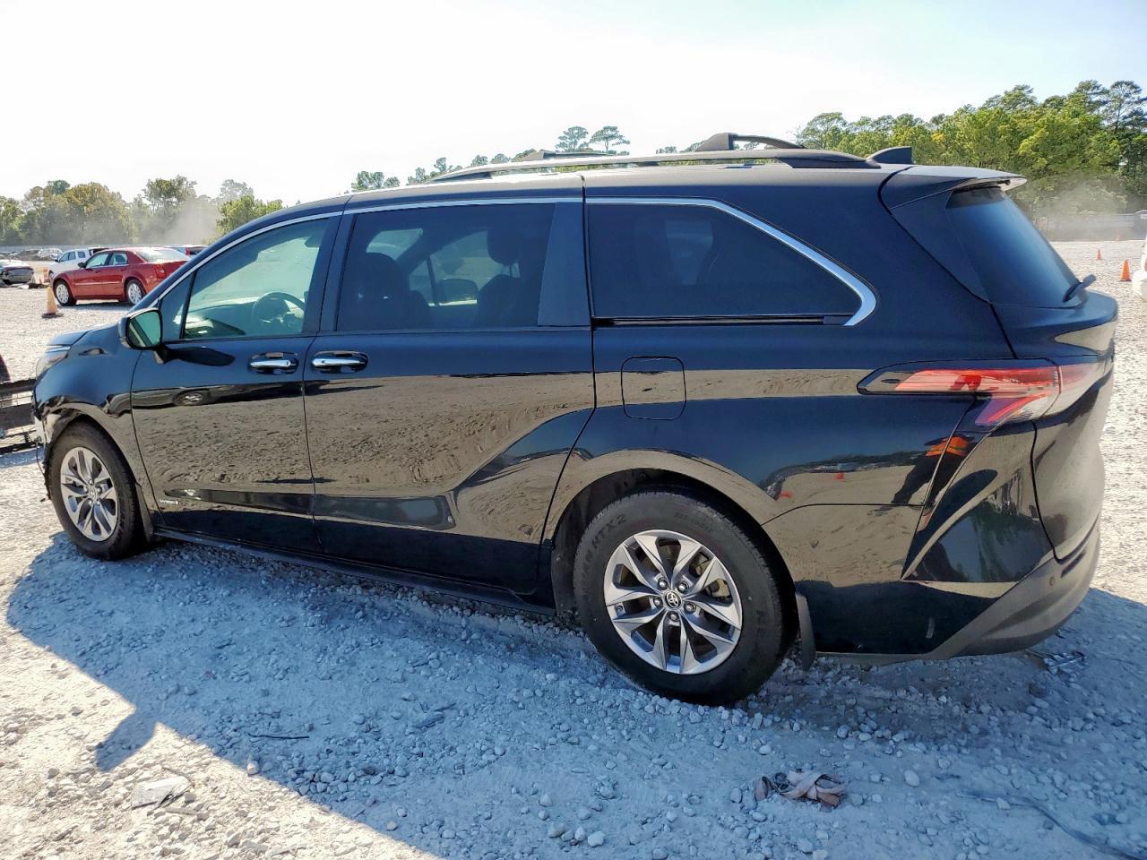 2021 Toyota Sienna Xle - Фото 2