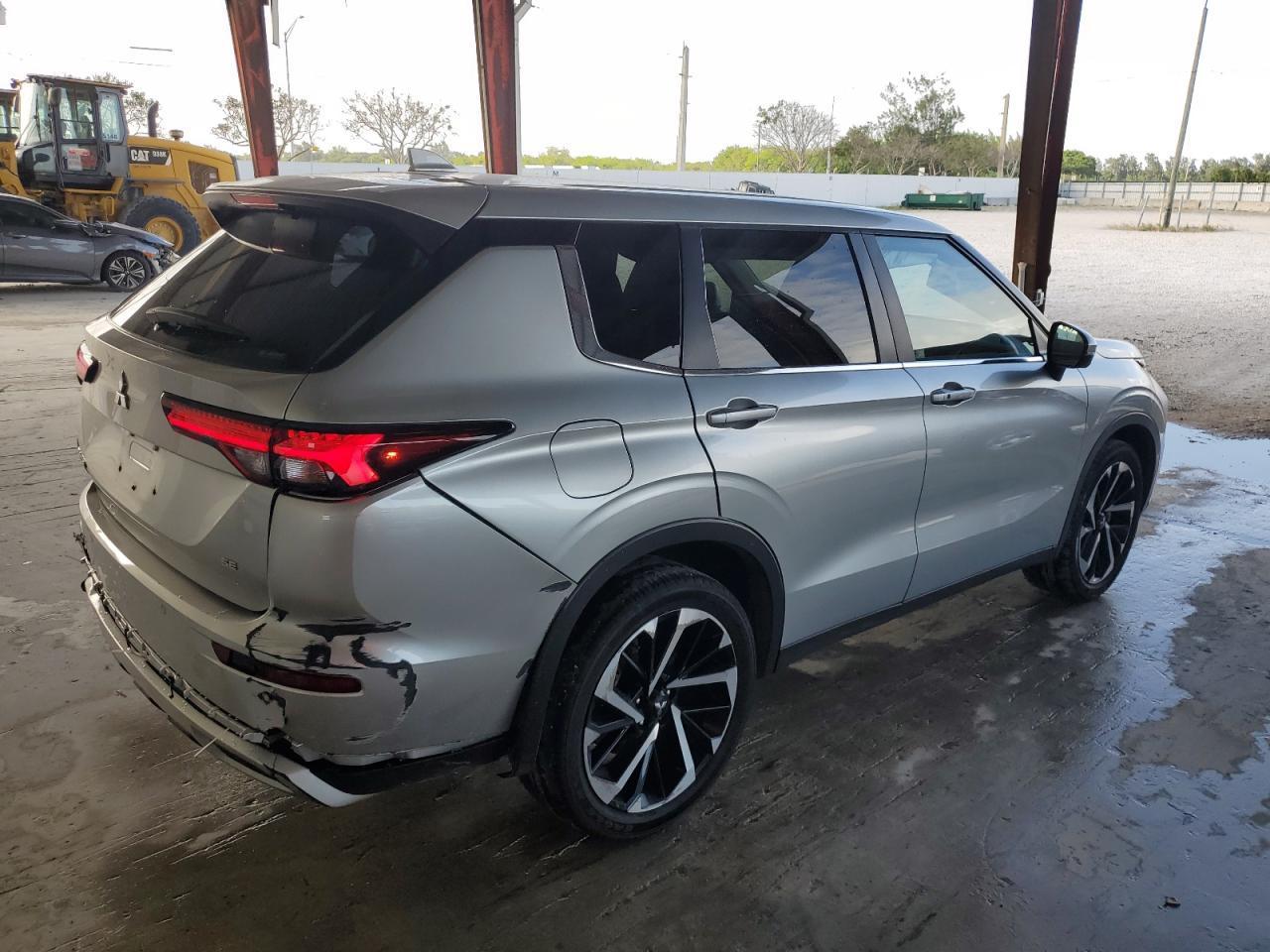 2023 Mitsubishi Outlander Se - Фото 3
