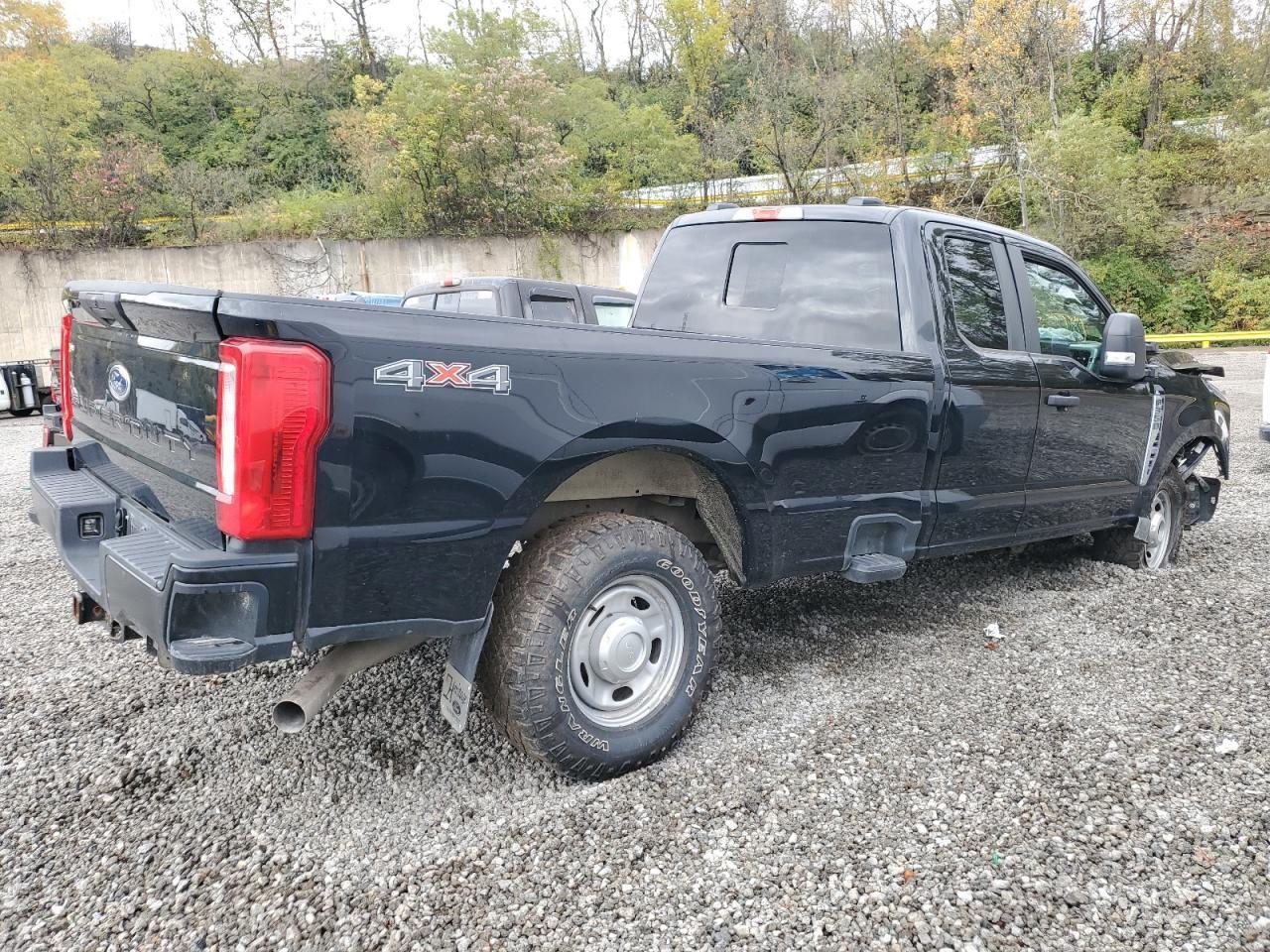 2024 Ford F350 Super Duty - Image 3