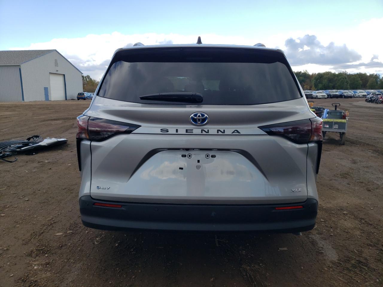 2025 Toyota Sienna Xle - Фото 6