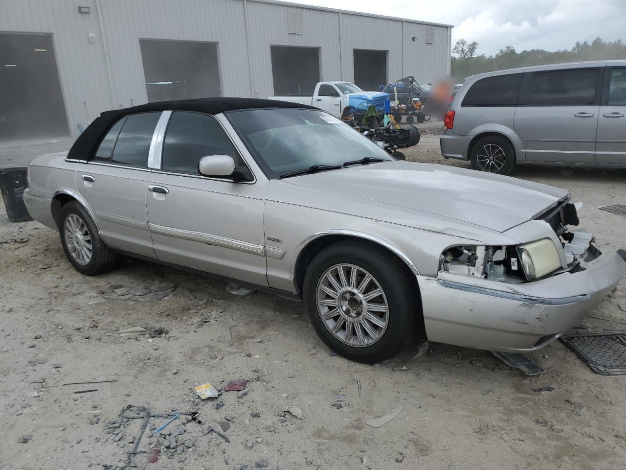 2010 Mercury Grand Marquis Ls - Image 4
