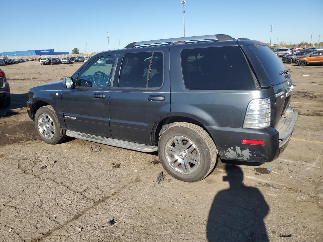 2010 Mercury Mountaineer Premier - Image 2