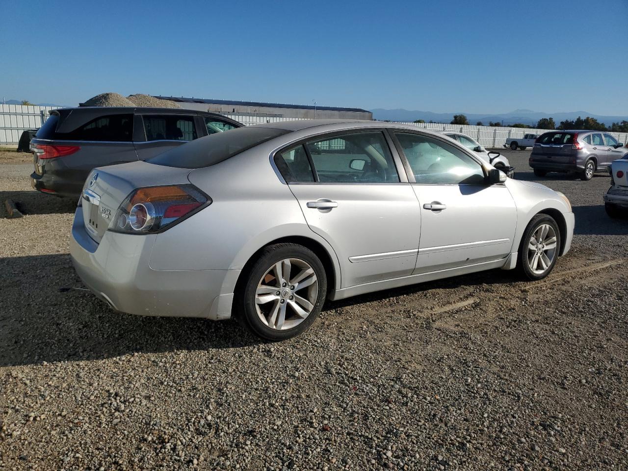 2011 Nissan Altima Sr - Фото 3