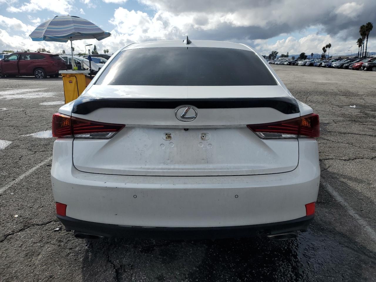 2017 Lexus Is 200T - Фото 6