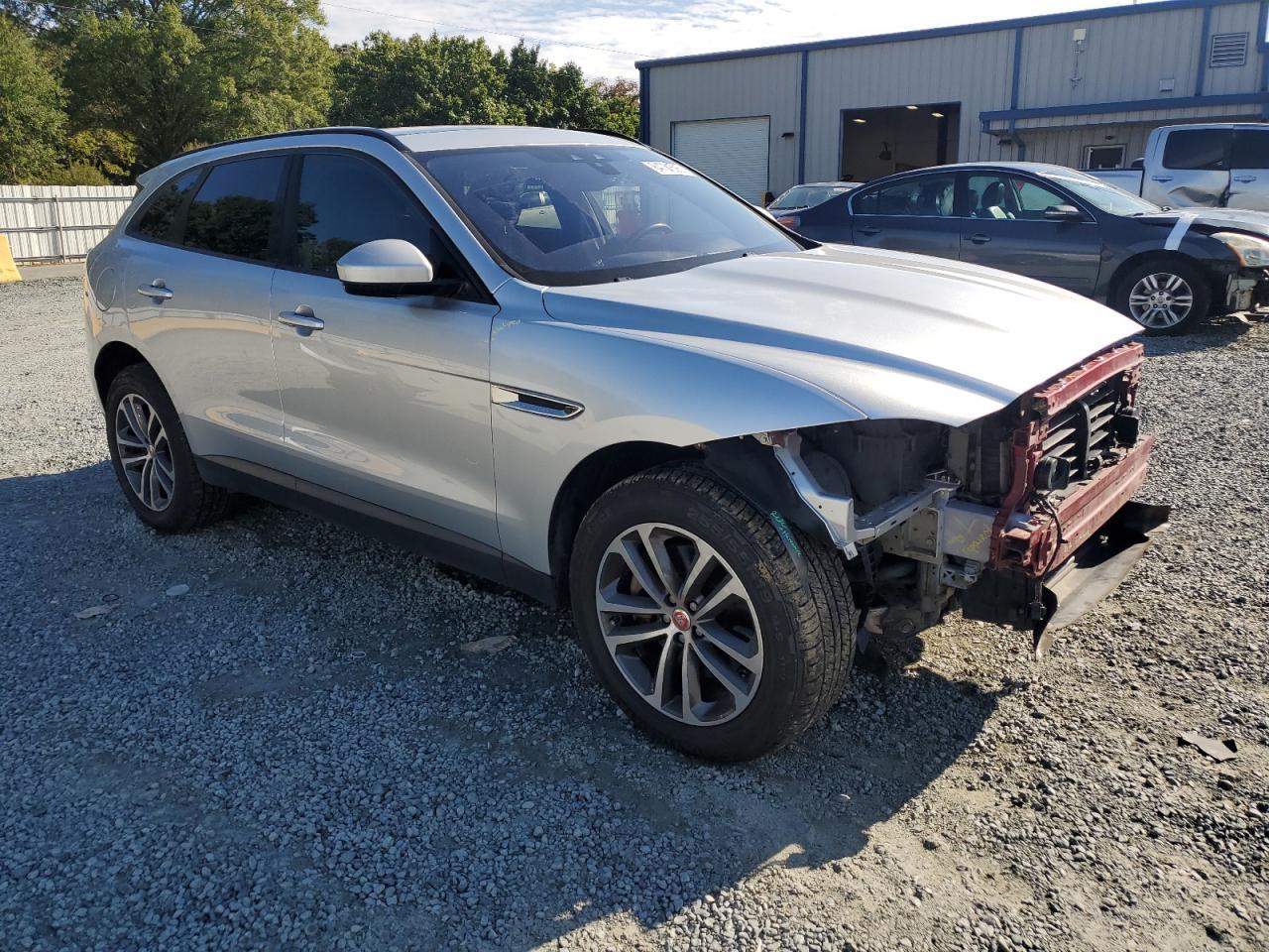 2017 Jaguar F-Pace Premium - Image 4