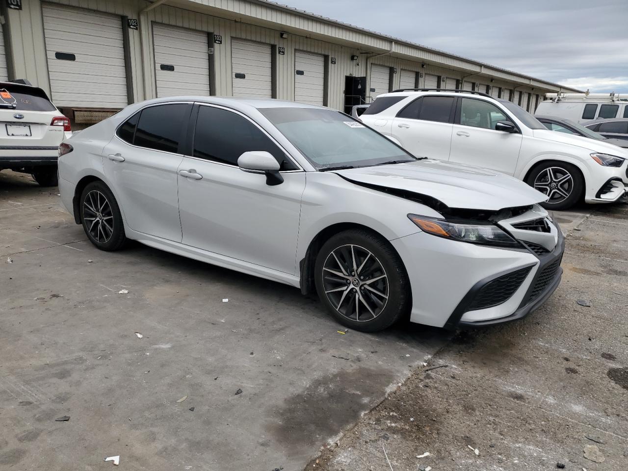 2022 Toyota Camry Se - Фото 4